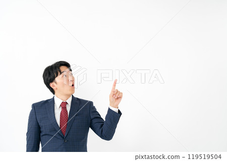 Businessman, male in his 20s, pointing 119519504