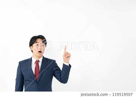 Businessman, male in his 20s, pointing 119519507