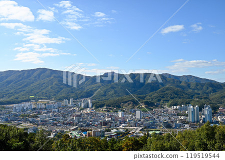 首爾附近城市抱川市的城市景觀 [韓國京畿道北部] 119519544