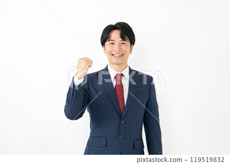 20多歲的商人握著拳頭擺姿勢 119519832