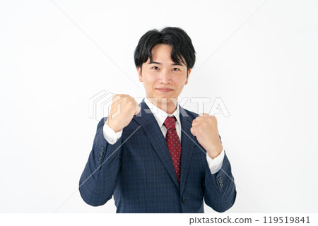 20多歲的商人握著拳頭擺姿勢 119519841