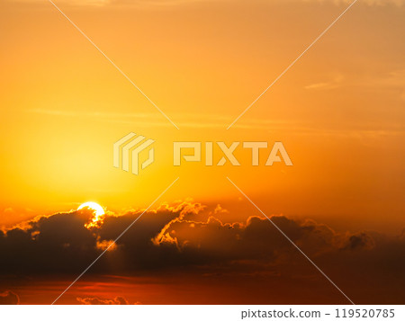 A cloud that stains in the sunset A cloud that stains in the sunset 119520785