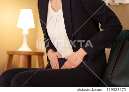 夜間腹痛的女商人(痛/套裝) 夜間腹痛的女商人(痛/套裝) 119522373