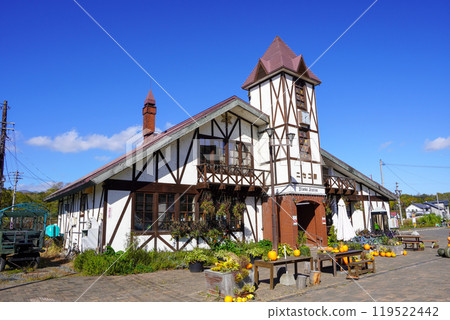 Niseko Station in autumn 2024 (Hakodate Main Line, JR Hokkaido) 119522442