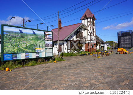 Niseko Station in autumn 2024 (Hakodate Main Line, JR Hokkaido) 119522443