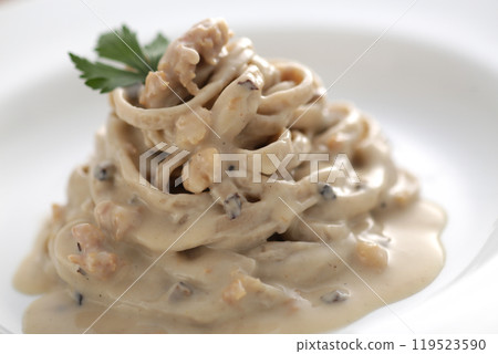 Restaurant pasta with cream sauce 119523590