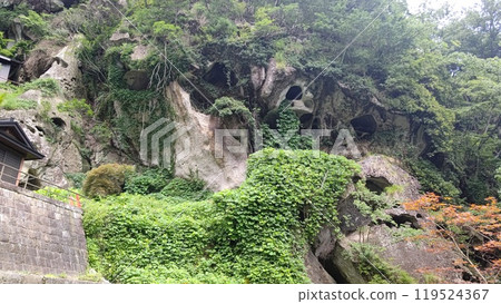 山寺、蜂巢狀岩石表面的景色[山形] 119524367