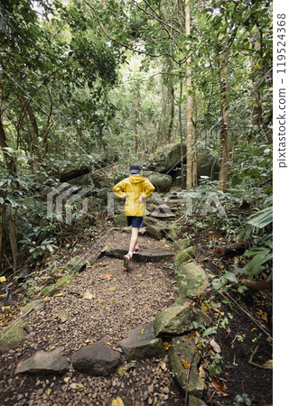 Trail running boy 119524368