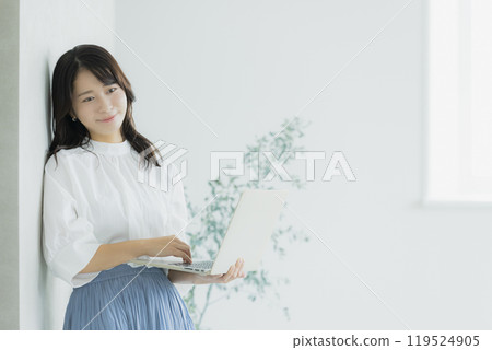 Young woman, businesswoman, laptop Young woman, businesswoman, laptop 119524905
