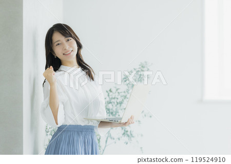 年輕女子，女商人，筆記型電腦 119524910