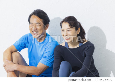 Middle-aged couple in sportswear Middle-aged couple in sportswear 119525609