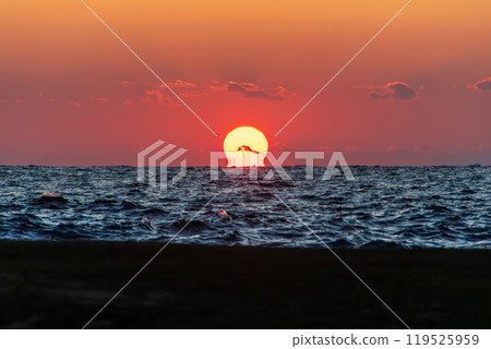 在地平線上的日落 在地平線上的日落 119525959