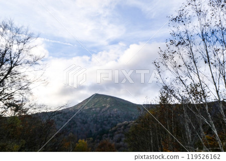 岩手縣八幡平國立公園平靜的深秋景色 119526162