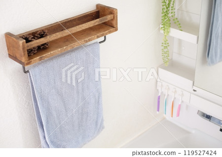 Bathroom towel rack 119527424