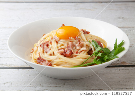 Spaghetti Carbonara 119527537