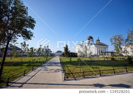 Christ the Savior Cathedral and Lenin Garden in Arzamas at sunny morning 119528201