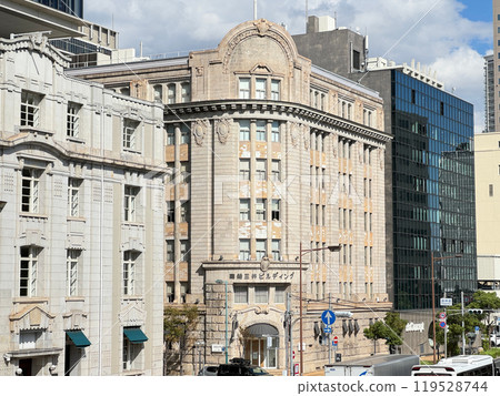 三井商船大廈（照片中央；神戶市中央區海岸通） 119528744