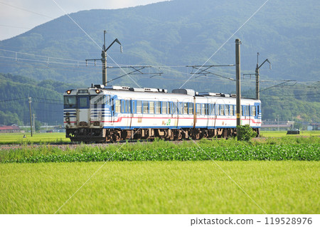 羽越本線 宇前水澤 - 宇前小山 JR 東日本 Kiha 47 系列 Kiha 47-1512 (Niitsu) 羽越本線 宇前水澤 - 宇前小山 JR 東日本 Kiha 47 系列 Kiha 47-1512 (Niitsu) 119528976