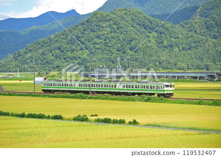 Joetsu Line, Itsukamachi-Muikamachi, JR East, 115 series, N4 formation (Niigata) Joetsu Line, Itsukamachi-Muikamachi, JR East, 115 series, N4 formation (Niigata) 119532407