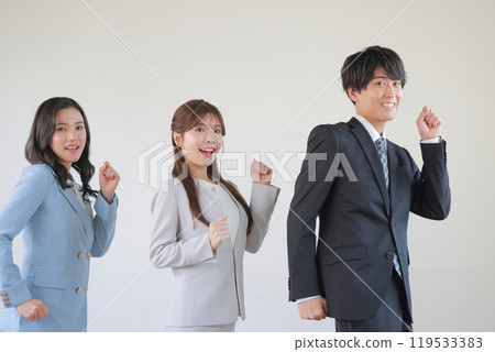 三名男女商人開始奔跑_2 三名男女商人開始奔跑_2 119533383