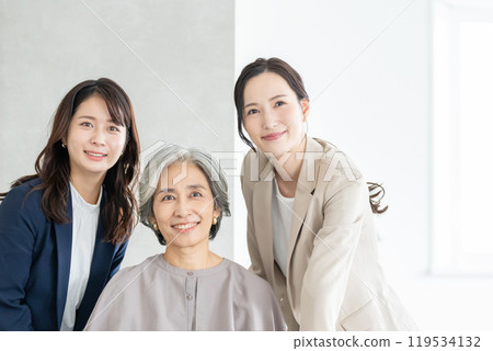 Business woman working in the office Business woman working in the office 119534132