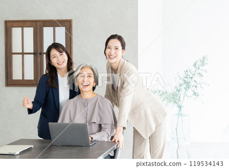 Business woman working in the office Business woman working in the office 119534143