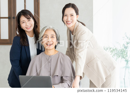 Business woman working in the office 119534145