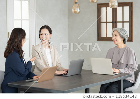 Business woman meeting in the office Business woman meeting in the office 119534148