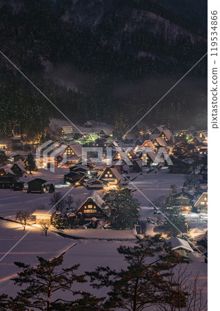 Shirakawa-go is beautiful in winter 119534866