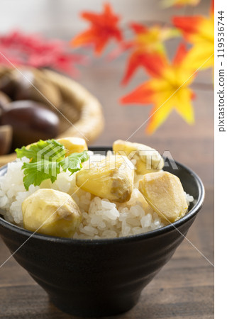 Chestnut rice 119536744