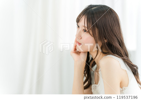 Smiling Asian woman in sleeveless clothes for beauty, skin care and diet image (worried, thinking) Smiling Asian woman in sleeveless clothes for beauty, skin care and diet image (worried, thinking) 119537196