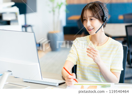 A young woman of an operator who talks on income A young woman of an operator who talks on income 119540464