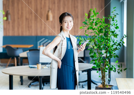 Business woman with a smartphone in the office 119540496