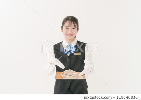 戴白手套的女人付錢 119540836