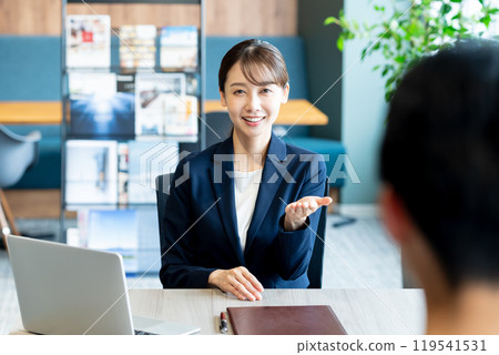 接待處的顧問女士 119541531