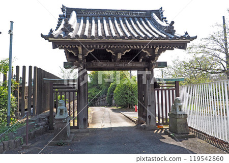 Sakurai Gate of Sayama Fudoson [Tokorozawa City, Saitama Prefecture] 119542860
