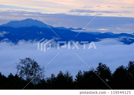 雲海，山，樹，雲，山，4層天空，左邊點樹 119544125