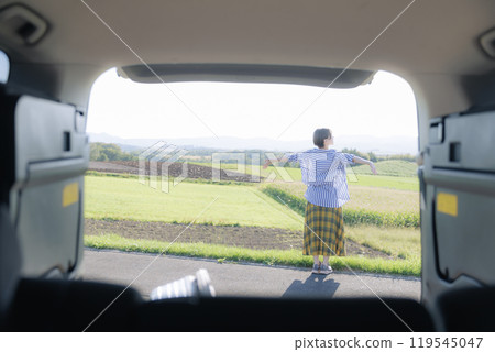 Young woman relaxing sitting in a trunk 119545047