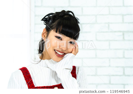 Woman with happy expression 119546945