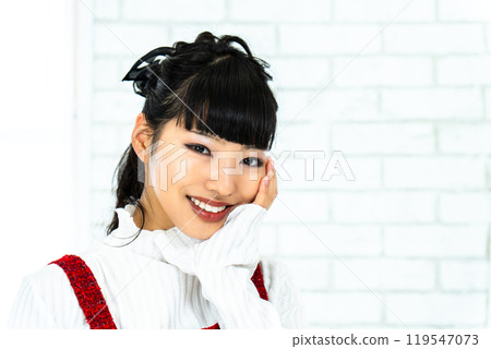 Woman with happy expression 119547073