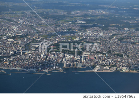 4/30 從一架準備降落神戶機場的客機窗口拍攝的明石市上空 4/30 從一架準備降落神戶機場的客機窗口拍攝的明石市上空 119547662