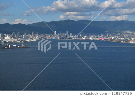 空拍27/30 從準備降落神戶機場的客機窗戶看到神戶港 119547729