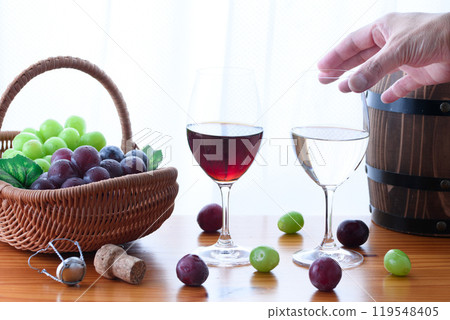 Wine and grapes by the window (Shine Muscat, Pione) 119548405