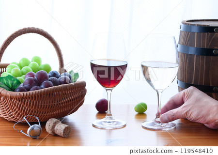 Wine and grapes by the window (Shine Muscat, Pione) 119548410