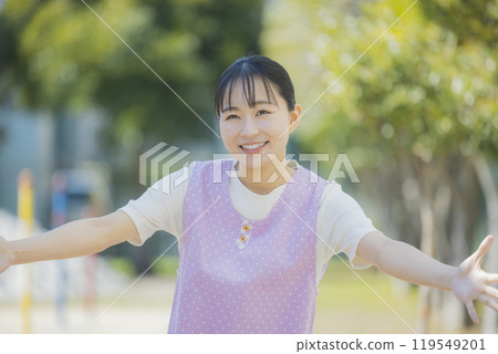 Park nursery teacher Park nursery teacher 119549201
