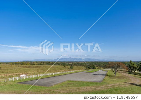秋高氣爽的北海道音更町十勝農場展望台的風景 119549657
