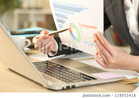 Entrepreneur hands on videocall showing graph report 119551418