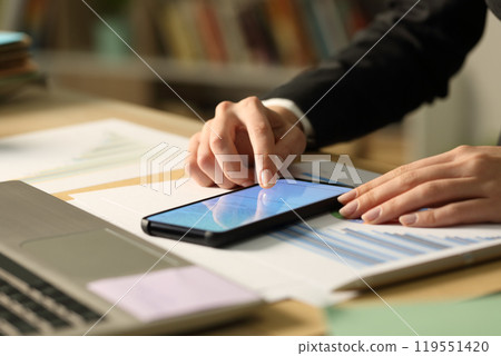 Entrepreneur hands signing contract on phone at night Entrepreneur hands signing contract on phone at night 119551420