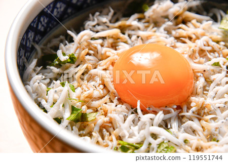 Autumn-flavored whitebait rice Autumn-flavored whitebait rice 119551744