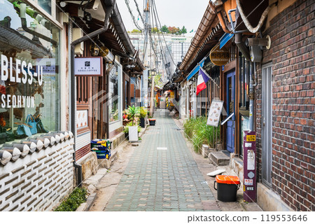 Seoul: Ikseon-dong, where traditional Korean houses are concentrated 119553646